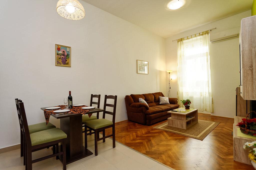Eliana Apartament *